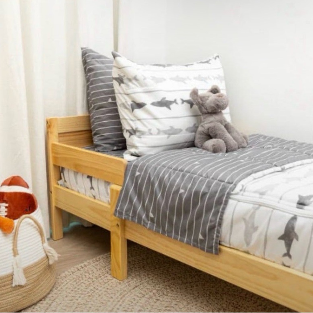 Beddys Nods & Winks Gray Shark Pattern Bedding Set Toddler Bed/ Crib bed size